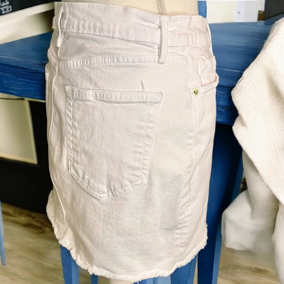 Frame Denim ‘Le Mini Jean Skirt’ in “Blanc” With Raw Split Hem Detail Size 28 - Picture 10 of 16